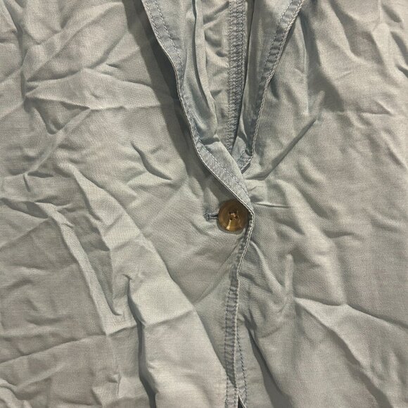 Vince Camuto "Denim" Button Top Women’s Size M - Picture 4 of 6